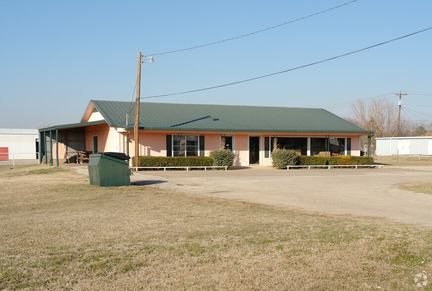 617 W Main St, Whitesboro, TX à vendre - Photo du bâtiment - Image 1 de 36