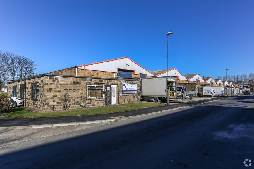 Moorfield Cres, Yeadon for lease - Building Photo - Image 2 of 2