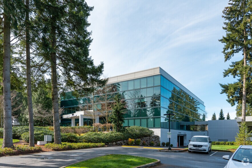 2333 158th Ct NE, Bellevue, WA à louer - Photo du bâtiment - Image 2 de 10