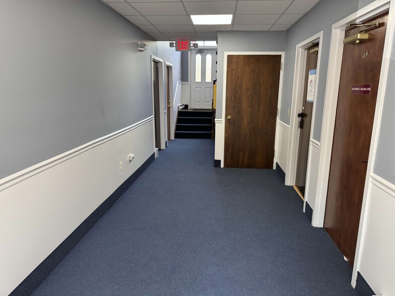 6 Auer Ct, East Brunswick, NJ for sale - Building Photo - Image 2 of 15