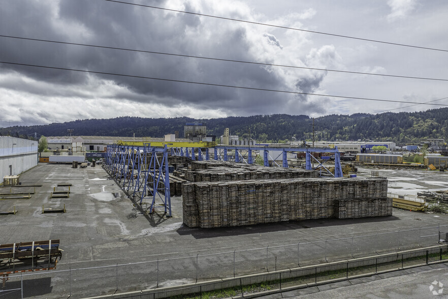 9040 N Burgard Way, Portland, OR for lease - Building Photo - Image 3 of 6