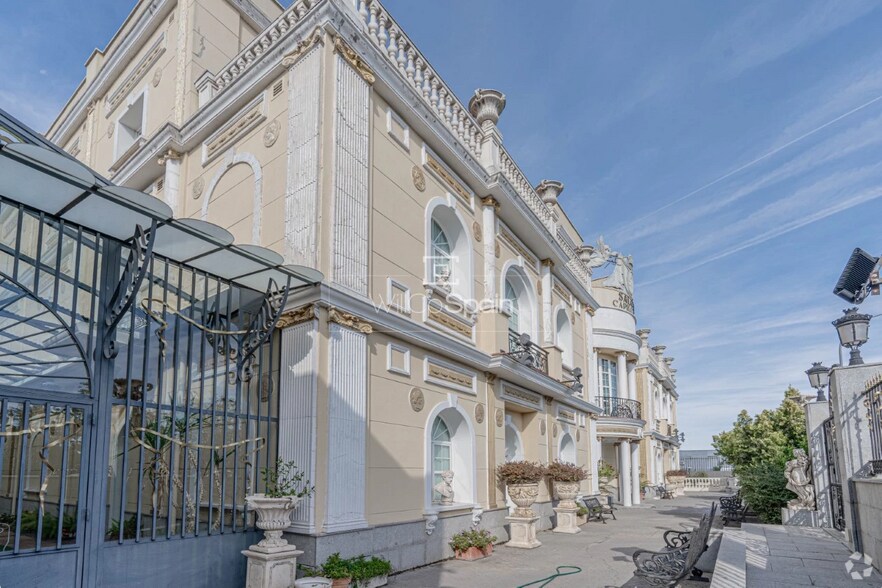 Calle de la Constitución, 67, Fuenlabrada, Madrid à vendre - Photo du bâtiment - Image 2 de 30