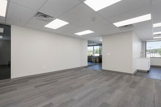 40 Gardenville Pkwy W, Buffalo, NY for lease Interior Photo- Image 2 of 10