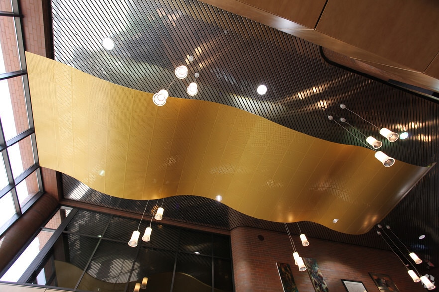 250 Monroe Ave NW, Grand Rapids, MI for lease - Lobby - Image 2 of 9