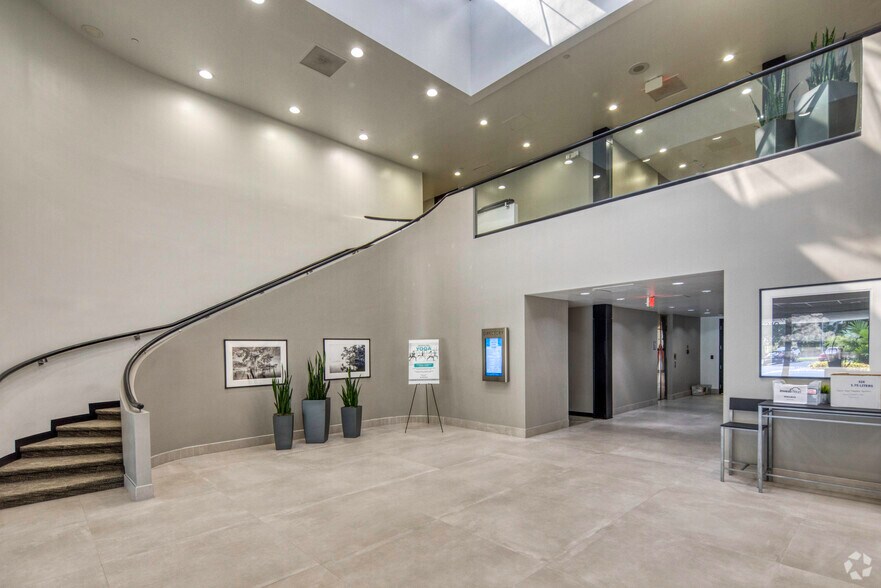 5310 Cypress Center Dr, Tampa, FL à louer - Photo intérieure - Image 2 de 11