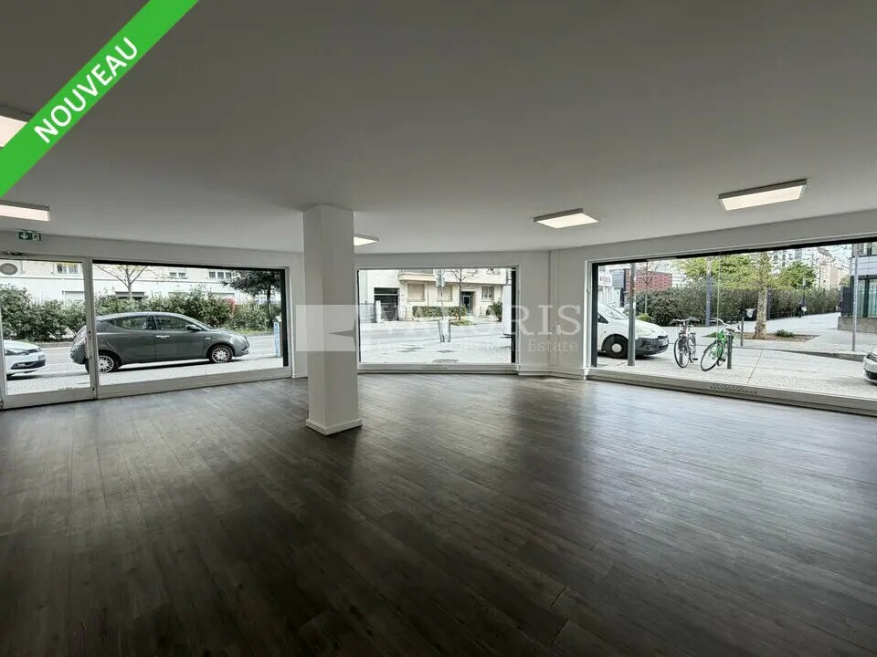 Retail in Villeurbanne for lease Interior Photo- Image 1 of 9