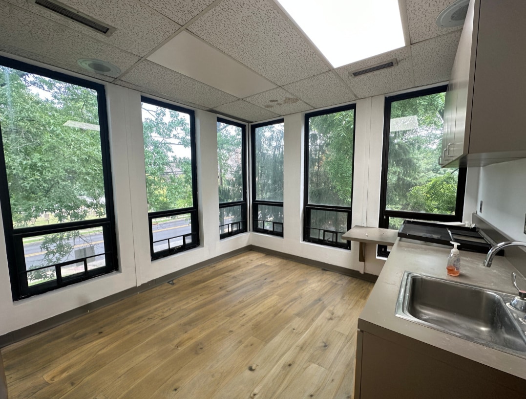 74 Pascack Rd, Park Ridge, NJ for lease Interior Photo- Image 1 of 6