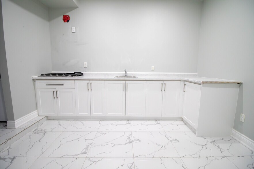 5126 Victoria Ave, Niagara Falls, ON à louer - Photo intérieure - Image 3 de 15