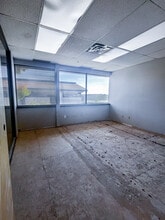 2755-2795 E Desert Inn Rd, Las Vegas, NV à louer Photo intérieure- Image 2 de 2