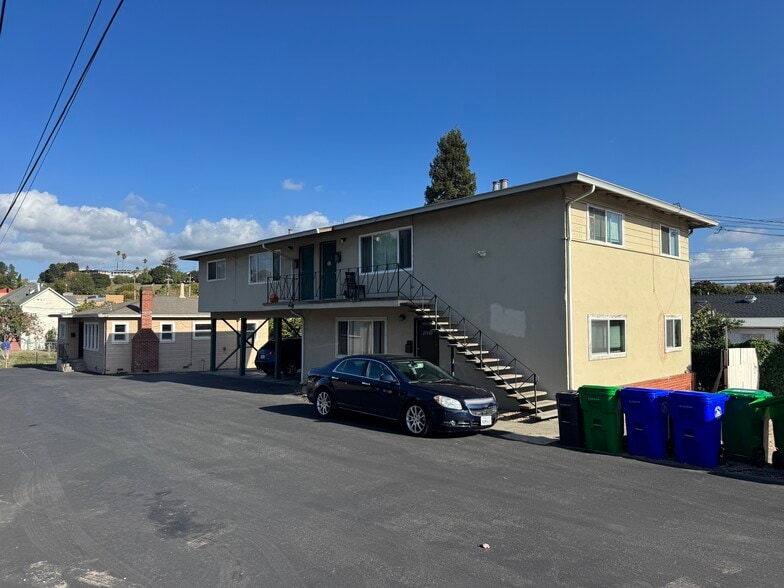 21462 Ocean View Dr, Hayward, CA for sale - Building Photo - Image 3 of 9