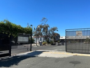 729 Heinz Ave, Berkeley, CA for lease Interior Photo- Image 1 of 9