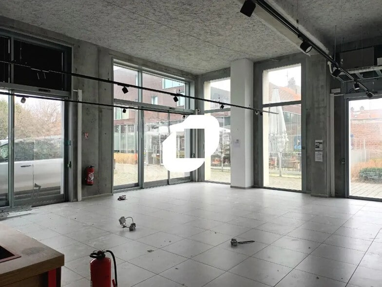 Retail in Lille for lease - Interior Photo - Image 2 of 4