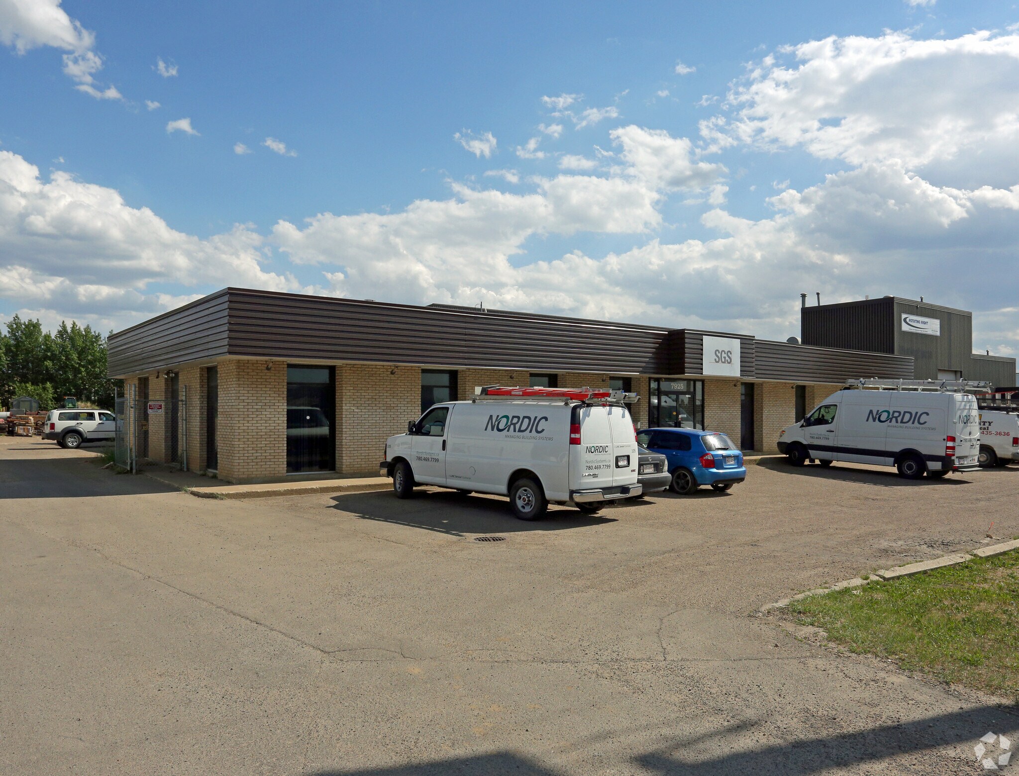 7925 Davies Rd NW, Edmonton, AB for sale Primary Photo- Image 1 of 1