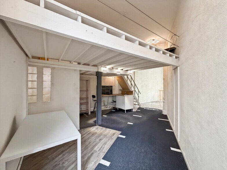 Rue De La Jonquière, Paris for lease - Interior Photo - Image 3 of 6