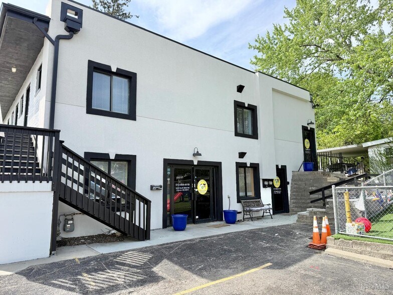 3829 North Bend Rd, Cincinnati, OH à vendre - Photo du bâtiment - Image 2 de 24