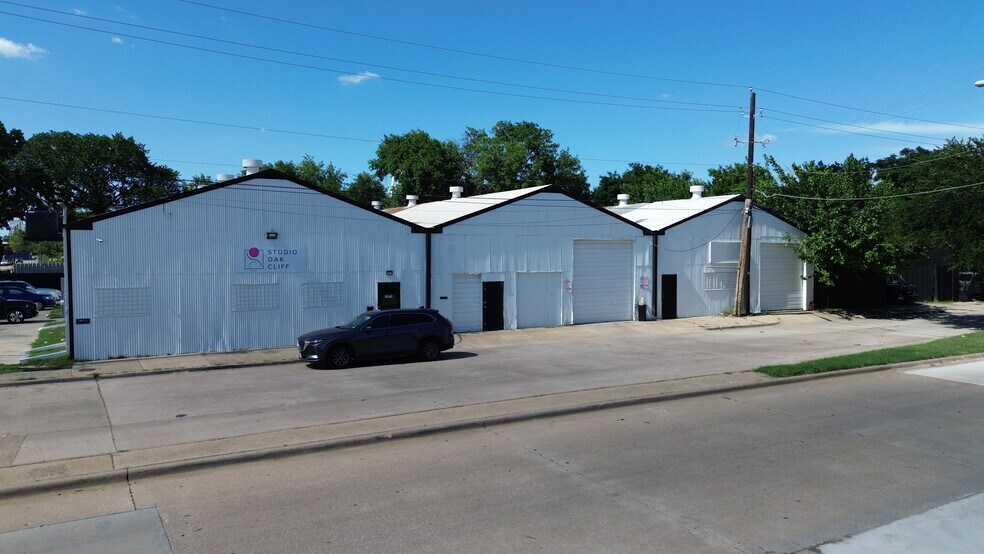 221 Yorktown St, Dallas, TX à louer - Photo du bâtiment - Image 2 de 5