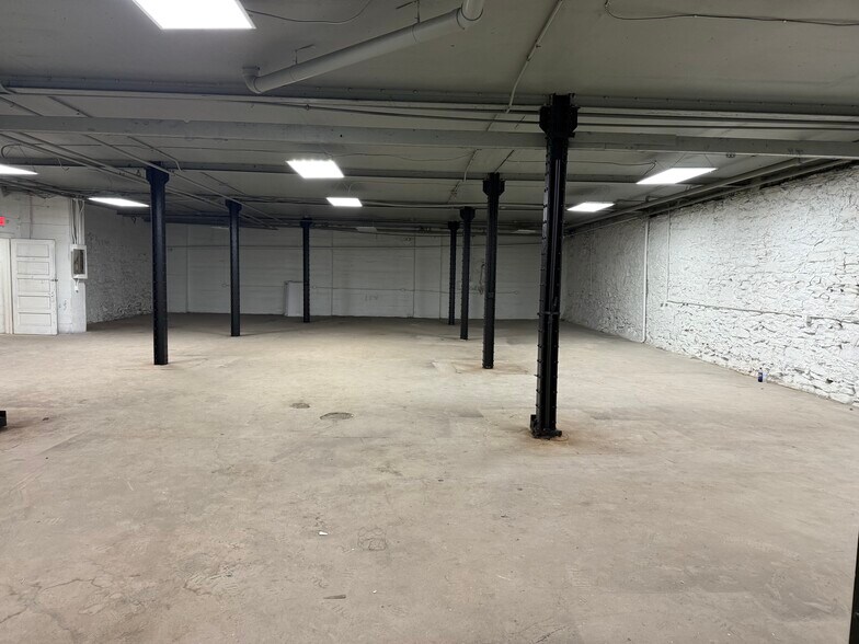 221-223 E 9th Ave, Homestead, PA à louer - Photo intérieure - Image 3 de 11