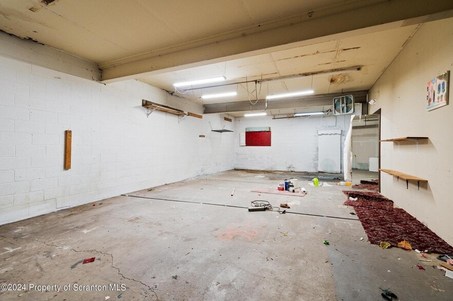 113 Lackawanna Ave, Olyphant, PA for sale - Interior Photo - Image 3 of 13