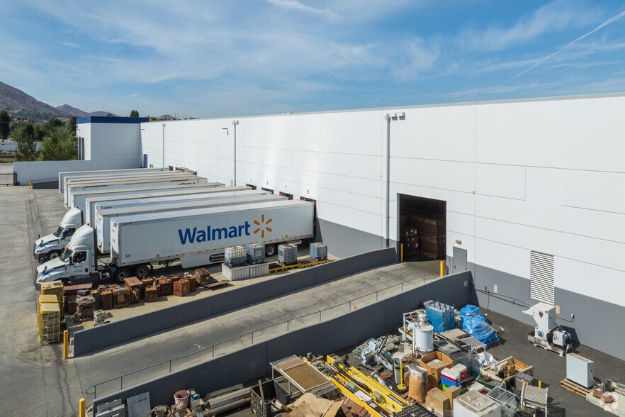 1603 Steel Rd, Colton, CA à vendre - Photo du bâtiment - Image 2 de 11