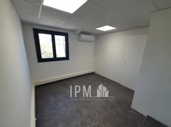 Office in Aubagne for lease - Interior Photo - Image 2 of 5