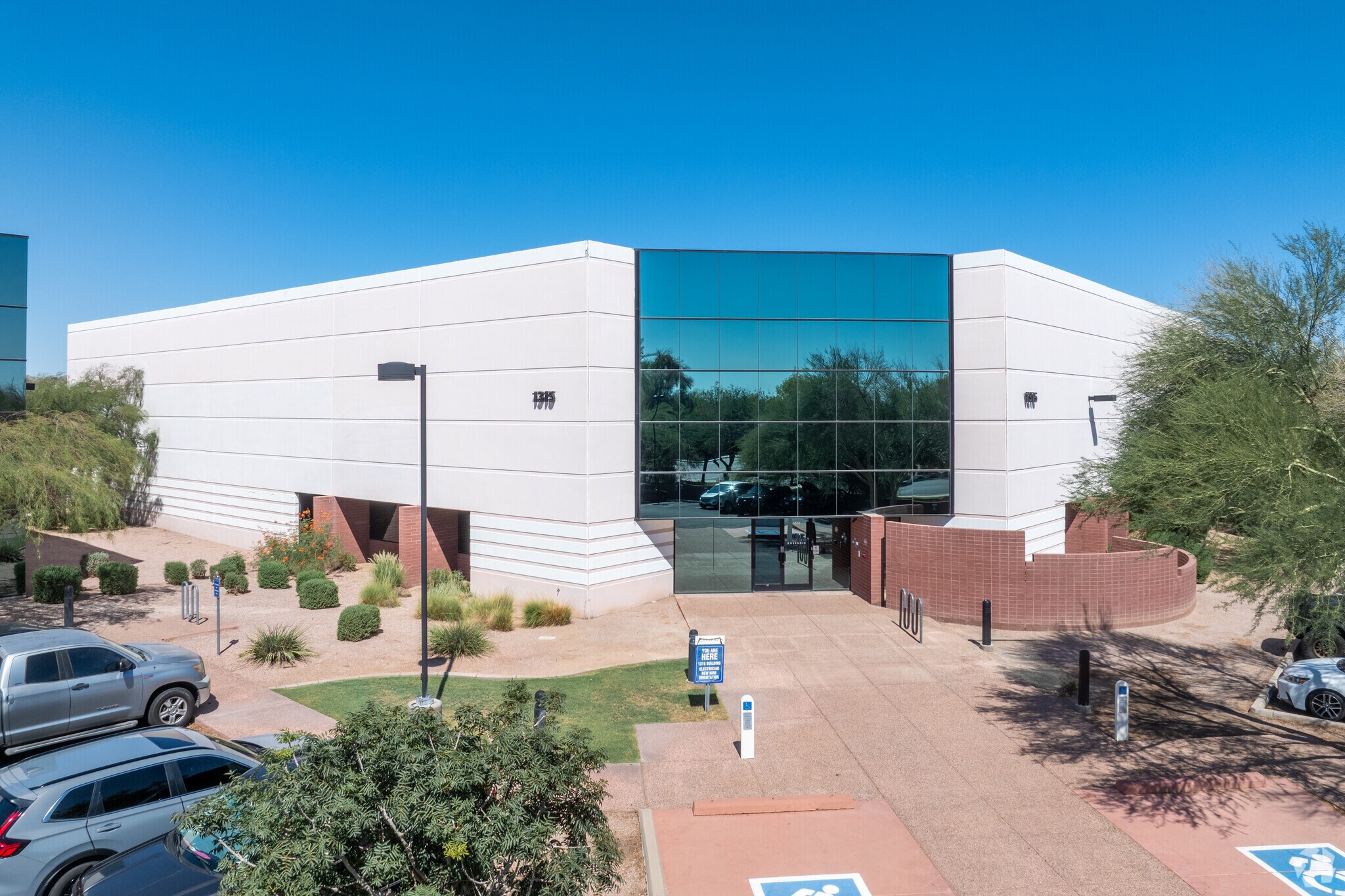 1315 W Drivers Way, Tempe, AZ for lease Primary Photo- Image 1 of 21