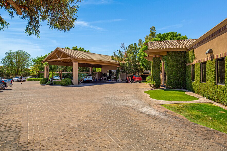 6909 E Lincoln Dr, Paradise Valley, AZ à vendre - Photo du bâtiment - Image 2 de 32