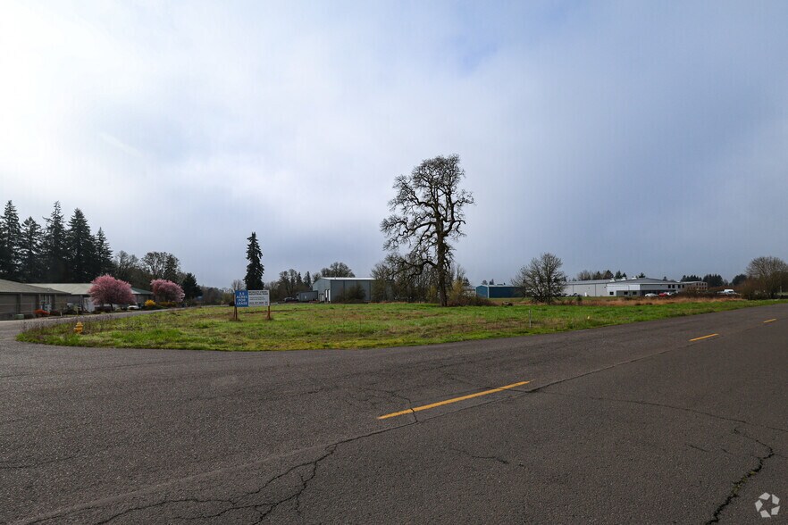 35840 Industrial Way, Saint Helens, OR for lease - Primary Photo - Image 1 of 1