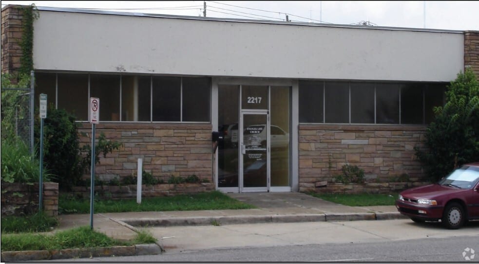 2217 6th Ave S, Birmingham, AL à louer - Photo du bâtiment - Image 3 de 3