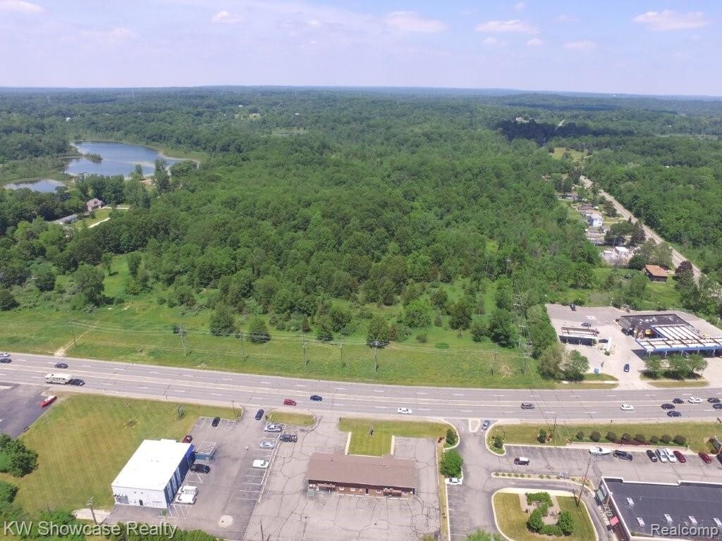 Highland Rd, White Lake Township, MI à vendre Photo principale- Image 1 de 2