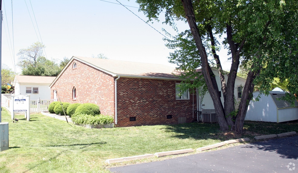 664 Garrisonville Rd, Stafford, VA à vendre - Photo du bâtiment - Image 2 de 2