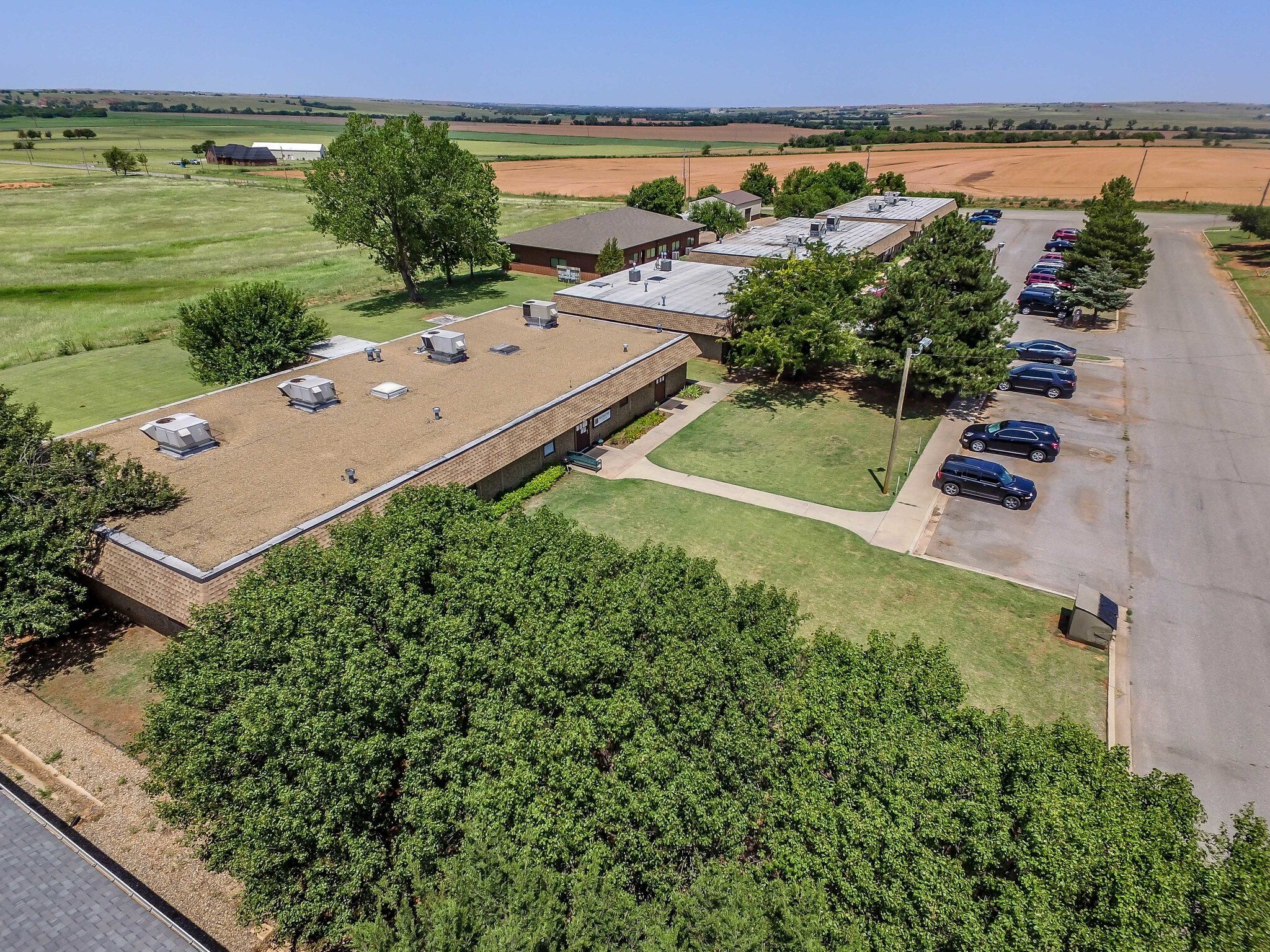 80 N 31st St, Clinton, OK for sale Primary Photo- Image 1 of 58