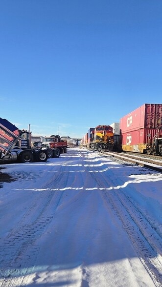 11333 84 St SE, Calgary, AB for sale - Building Photo - Image 3 of 7