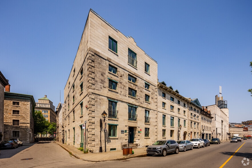 217 Rue De La Commune O, Montréal, QC à louer - Photo du bâtiment - Image 2 de 8