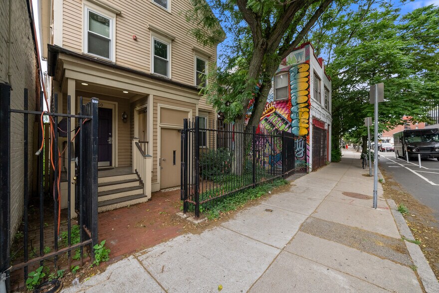 930 Massachusetts Ave, Cambridge, MA à louer - Photo du bâtiment - Image 3 de 6