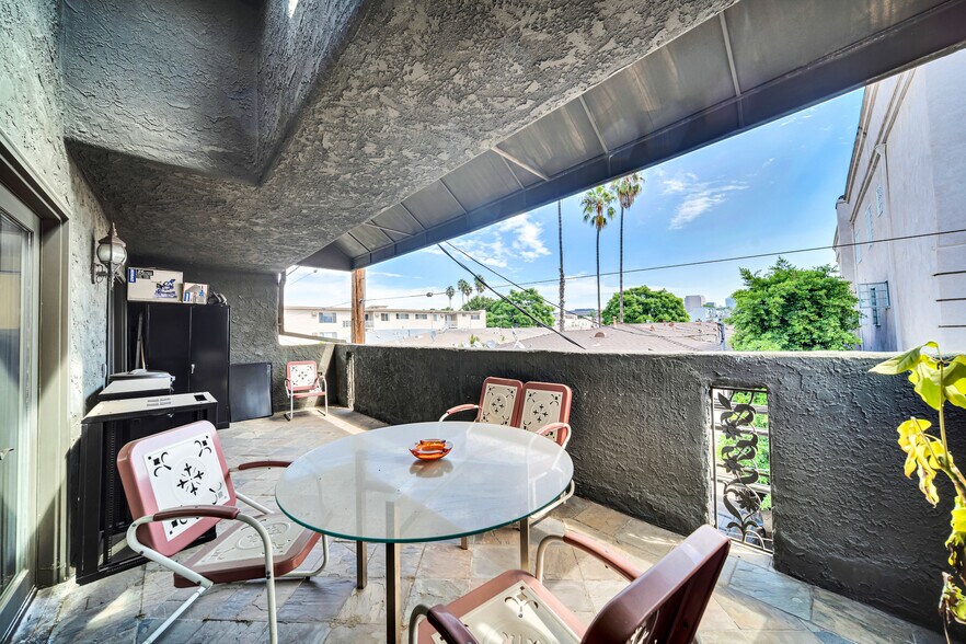 850 S Robertson Blvd, Los Angeles, CA à louer - Photo du bâtiment - Image 3 de 13