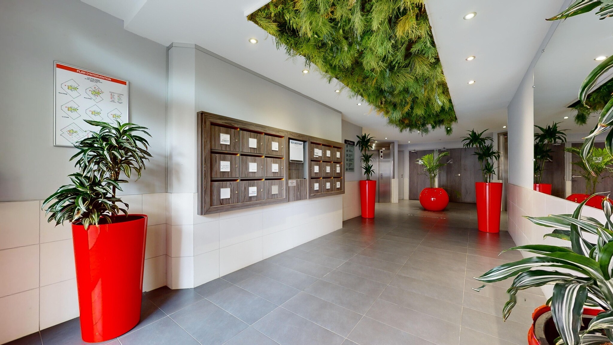 Office in Lyon for lease Interior Photo- Image 1 of 8