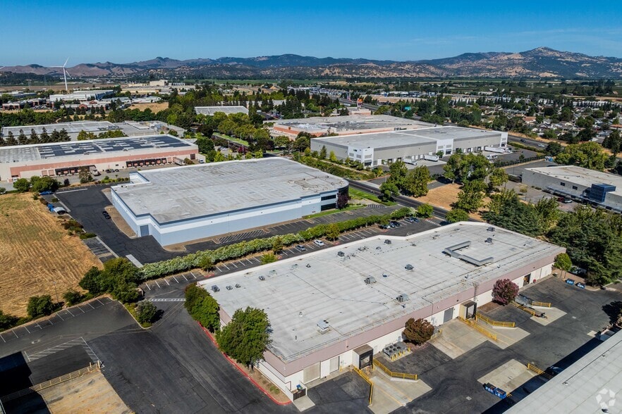 2351 N Watney Way, Fairfield, CA for lease - Building Photo - Image 2 of 5