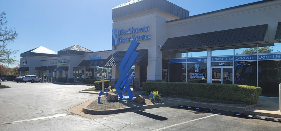 7401-7535 N May Ave, Oklahoma City, OK à louer - Photo du bâtiment - Image 3 de 10