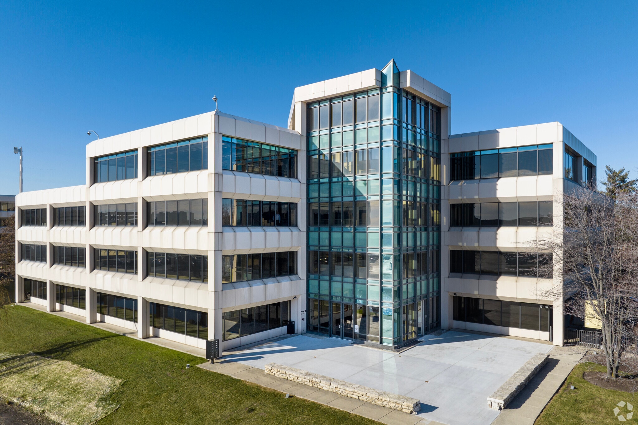 747 E 22nd St, Lombard, IL for lease Building Photo- Image 1 of 2