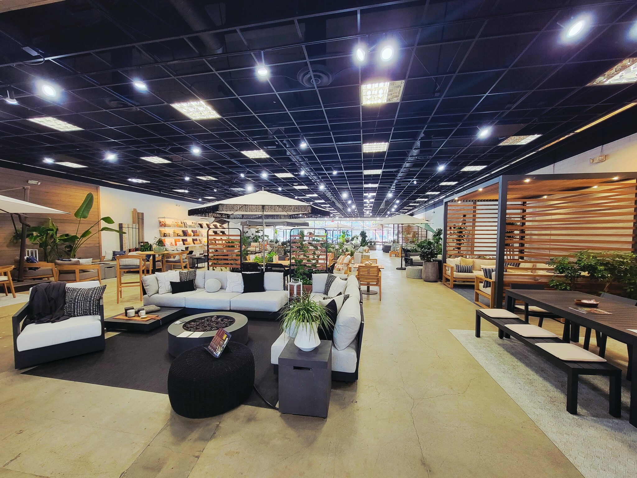 422 S Lake Ave, Pasadena, CA for lease Interior Photo- Image 1 of 7