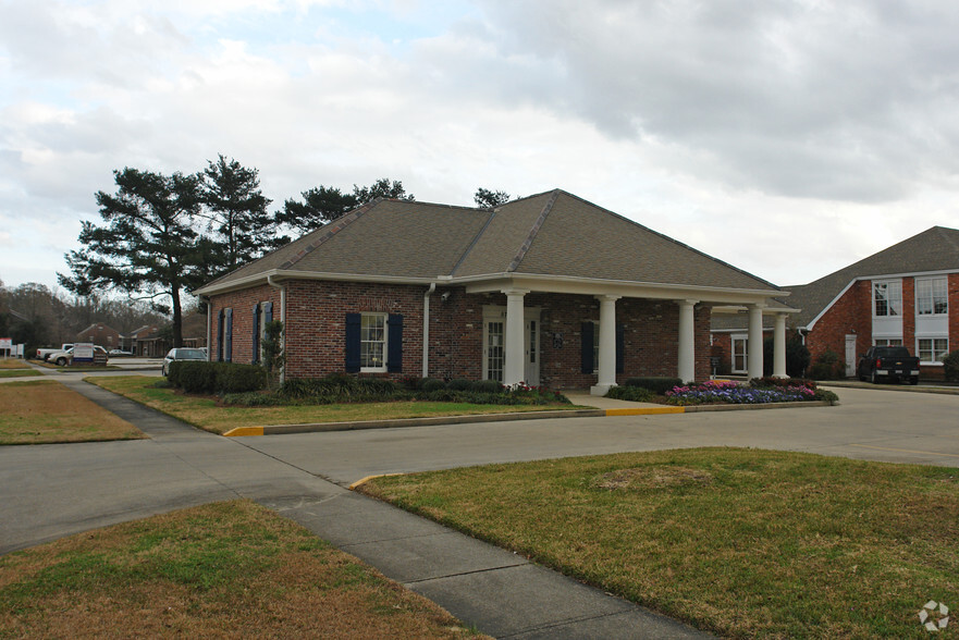 5711 Sherwood Forest Blvd, Baton Rouge, LA à vendre - Photo principale - Image 1 de 1