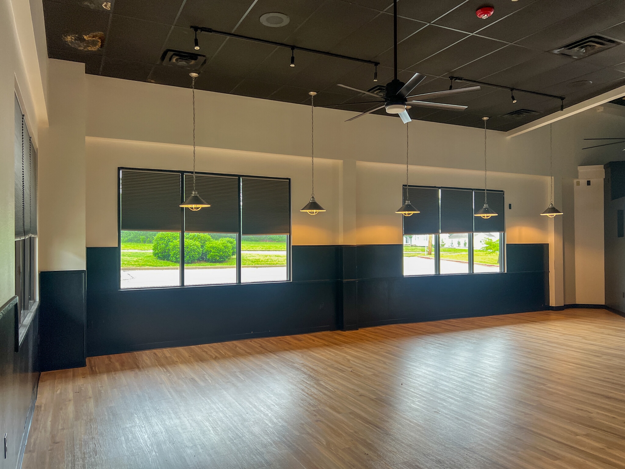 6279 W Wedington Dr, Fayetteville, AR for lease Interior Photo- Image 1 of 5