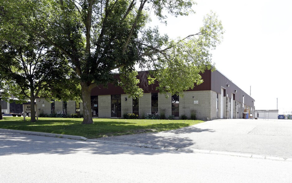 665 Colby Dr, Waterloo, ON à louer - Photo du bâtiment - Image 3 de 3