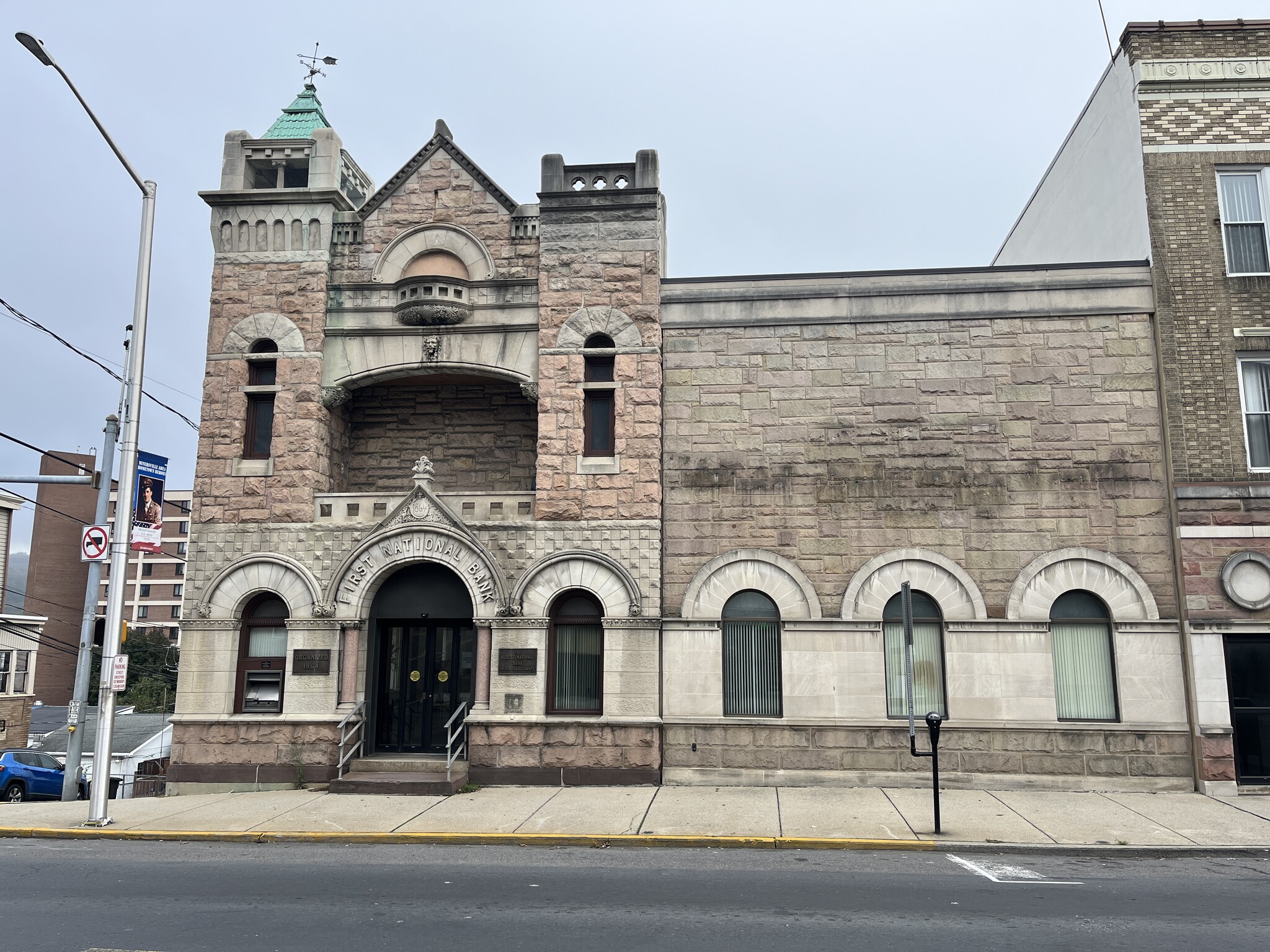 260 Sunbury St, Minersville, PA for sale Primary Photo- Image 1 of 33