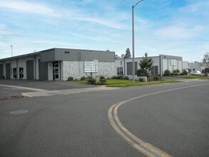 1253 Logan Ave, Costa Mesa, CA à louer Photo intérieure- Image 1 de 1