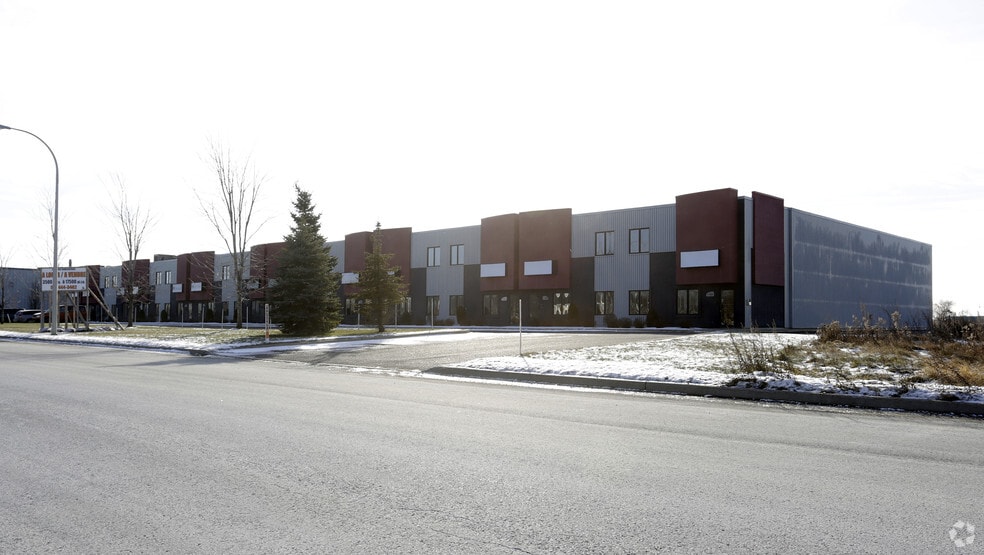 1330 Rue Louis-Marchand, Beloeil, QC à vendre - Photo du bâtiment - Image 2 de 29