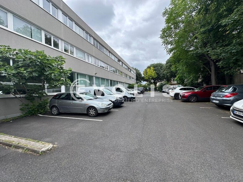 Office in Le Kremlin-Bicêtre for lease - Building Photo - Image 1 of 9