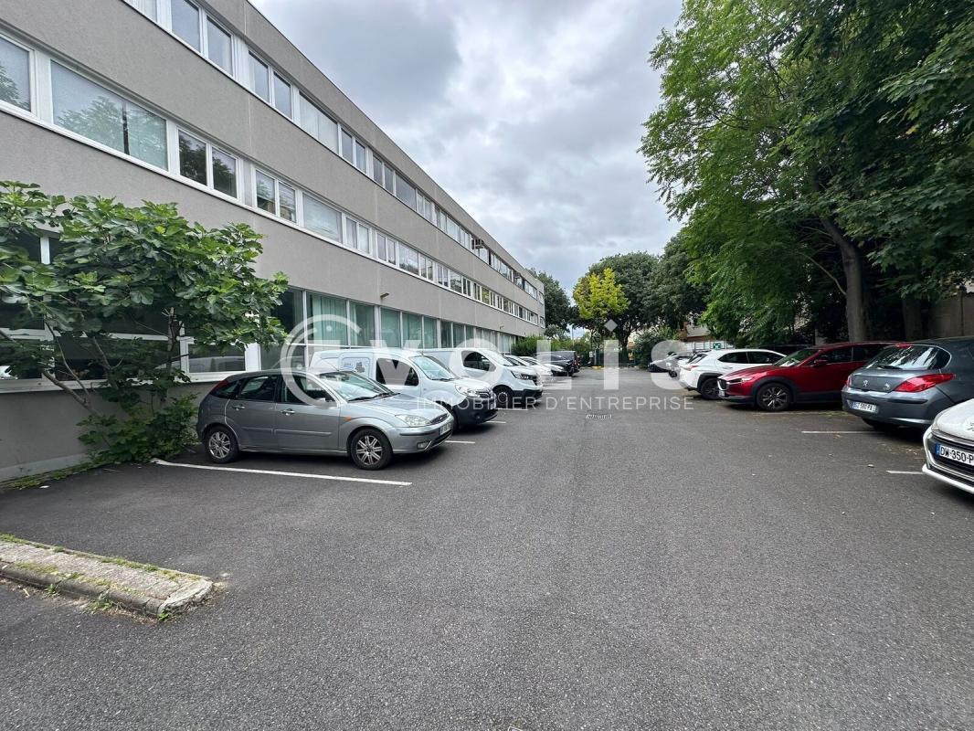 Office in Le Kremlin-Bicêtre for lease Building Photo- Image 1 of 10