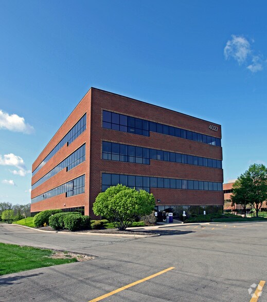4027 Colonel Glenn Hwy, Dayton, OH à louer - Photo du bâtiment - Image 2 de 6