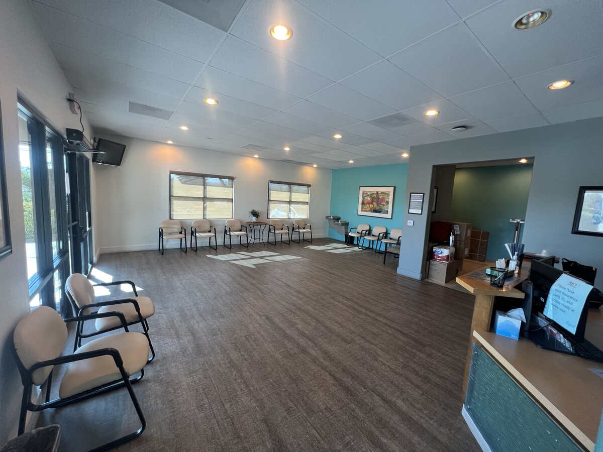 516 E Whitehouse Canyon Rd, Green Valley, AZ 85614 - Unit 5-7 - - Lobby - Image 1 of 6
